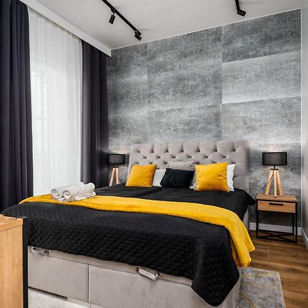 Wola Tower Deluxe Separate Bedroom With Free Garage - By Perfect Apart Warsaw Exterior photo