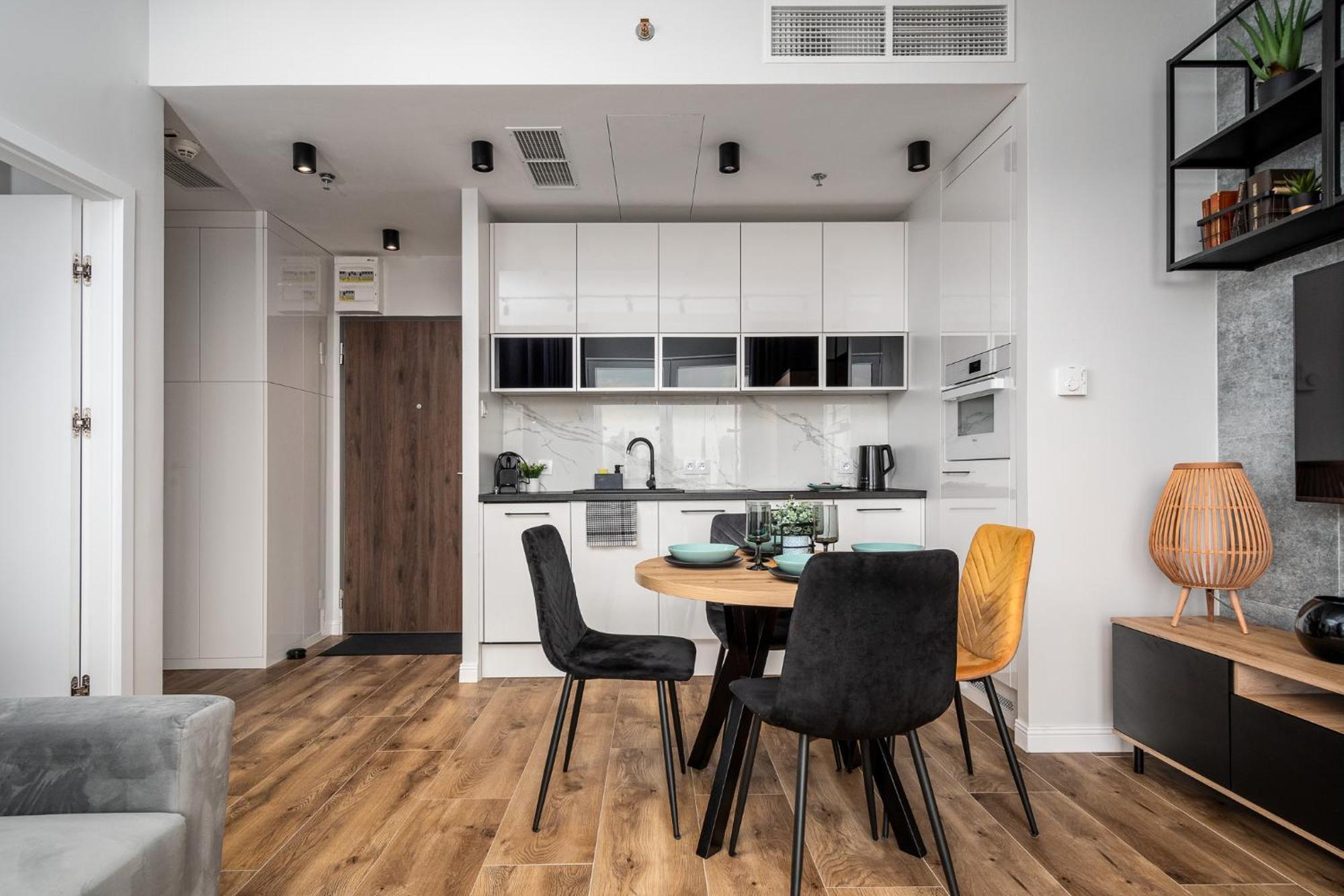 Wola Tower Deluxe Separate Bedroom With Free Garage - By Perfect Apart Warsaw Exterior photo