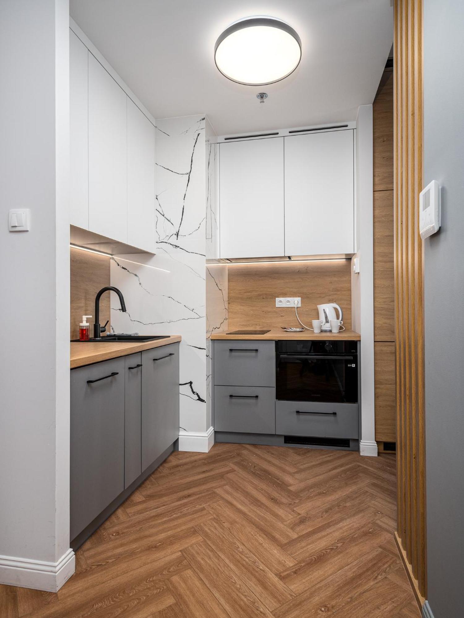 Wola Tower Deluxe Separate Bedroom With Free Garage - By Perfect Apart Warsaw Exterior photo