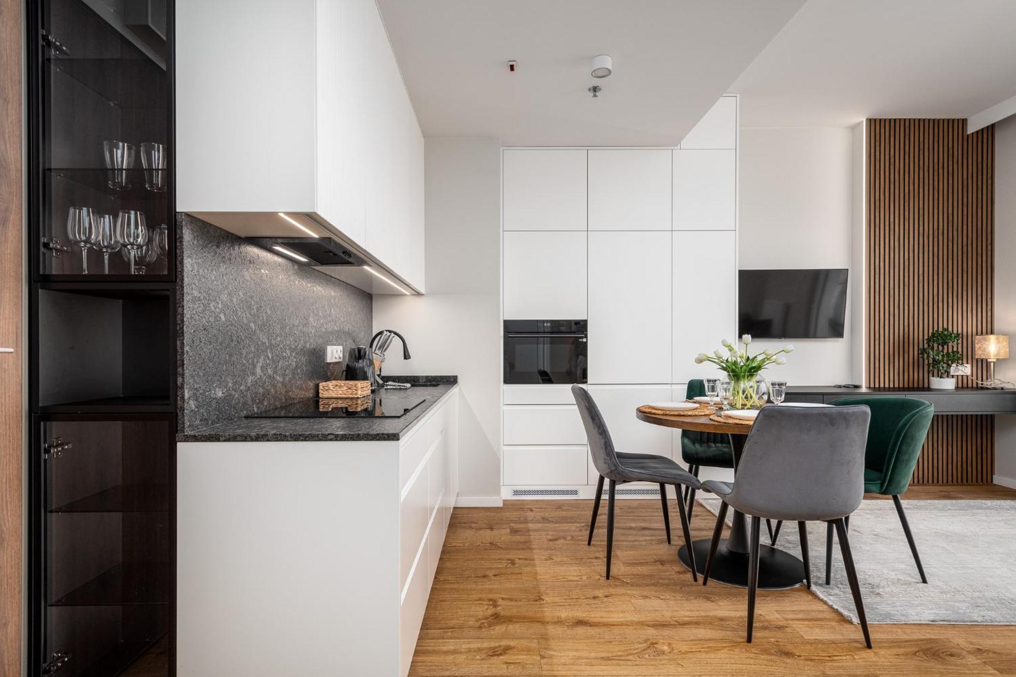 Wola Tower Deluxe Separate Bedroom With Free Garage - By Perfect Apart Warsaw Exterior photo