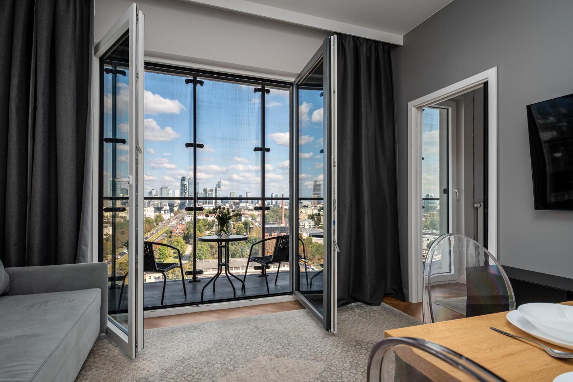 Wola Tower Deluxe Separate Bedroom With Free Garage - By Perfect Apart Warsaw Exterior photo