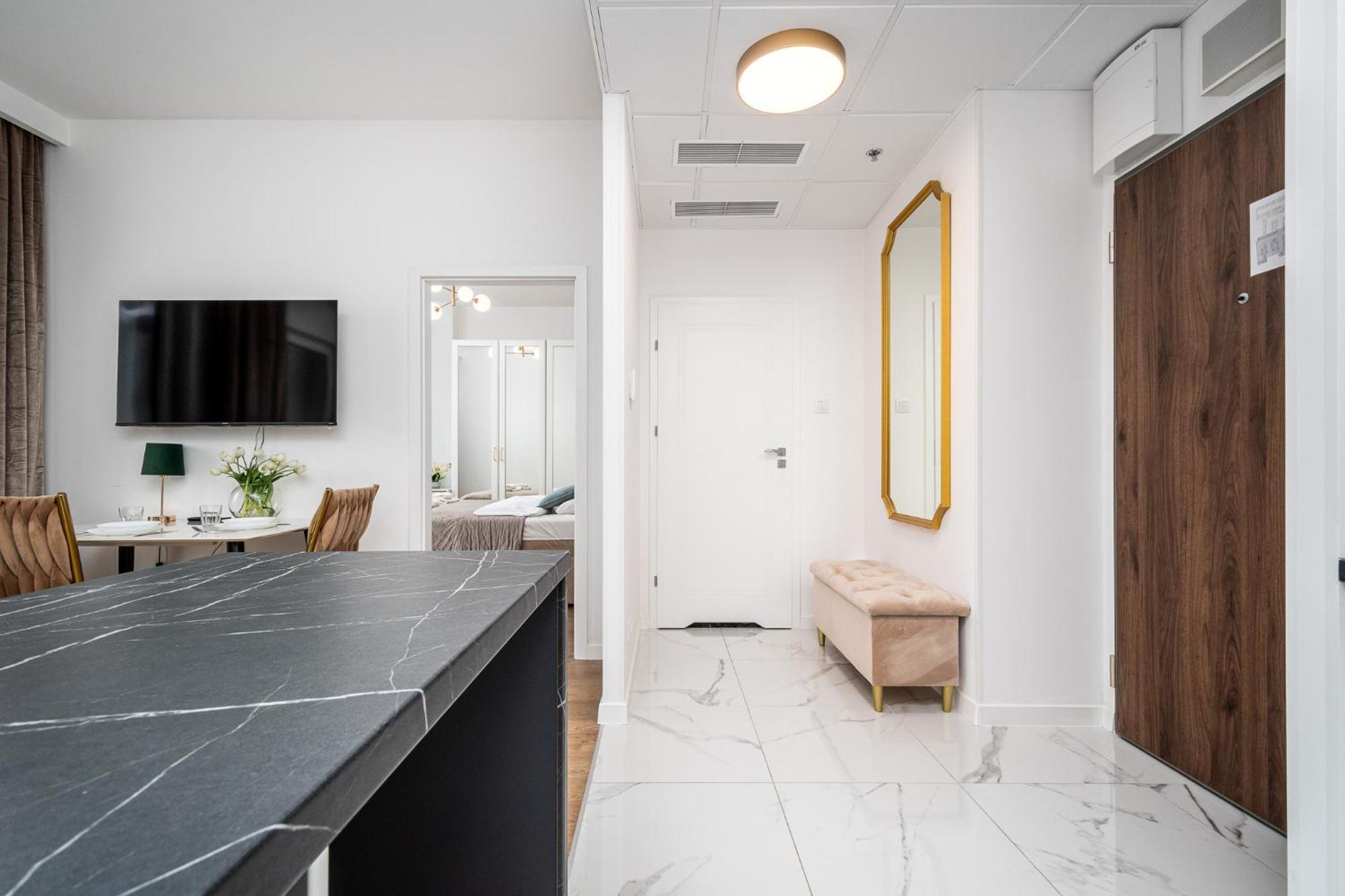Wola Tower Deluxe Separate Bedroom With Free Garage - By Perfect Apart Warsaw Exterior photo